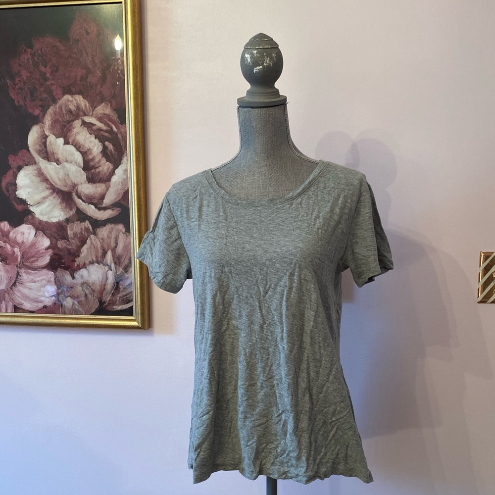 Grey gap tee